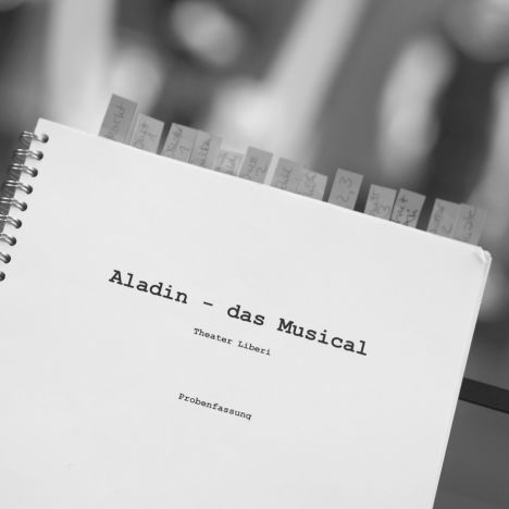 theater-liberi-musical-dein-traum-song-carolin-pommert.jpg Notenblatt mit dem Titel 'Dein Traum fängt heut’ an'.